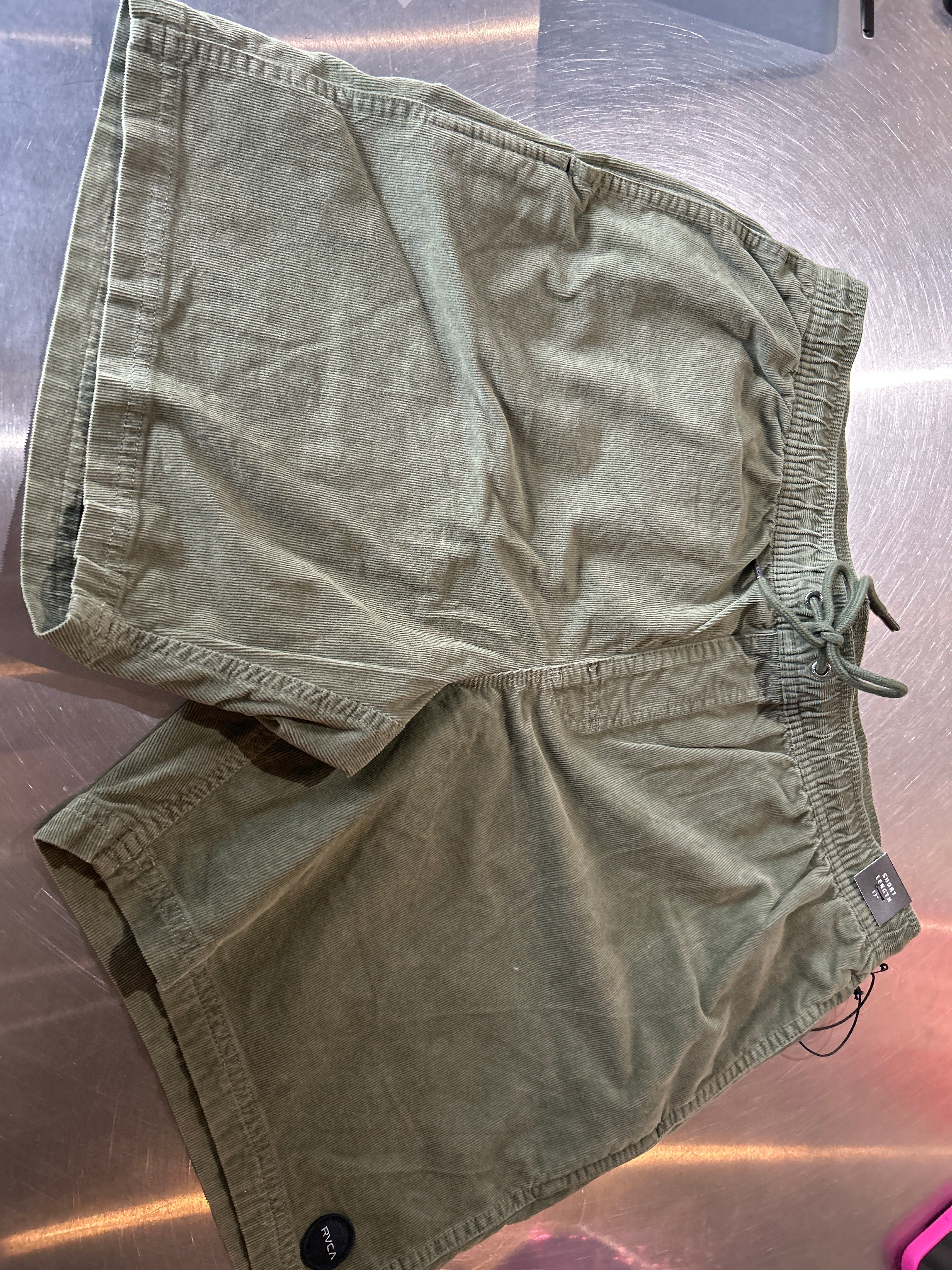 Rvca Shorts 17”