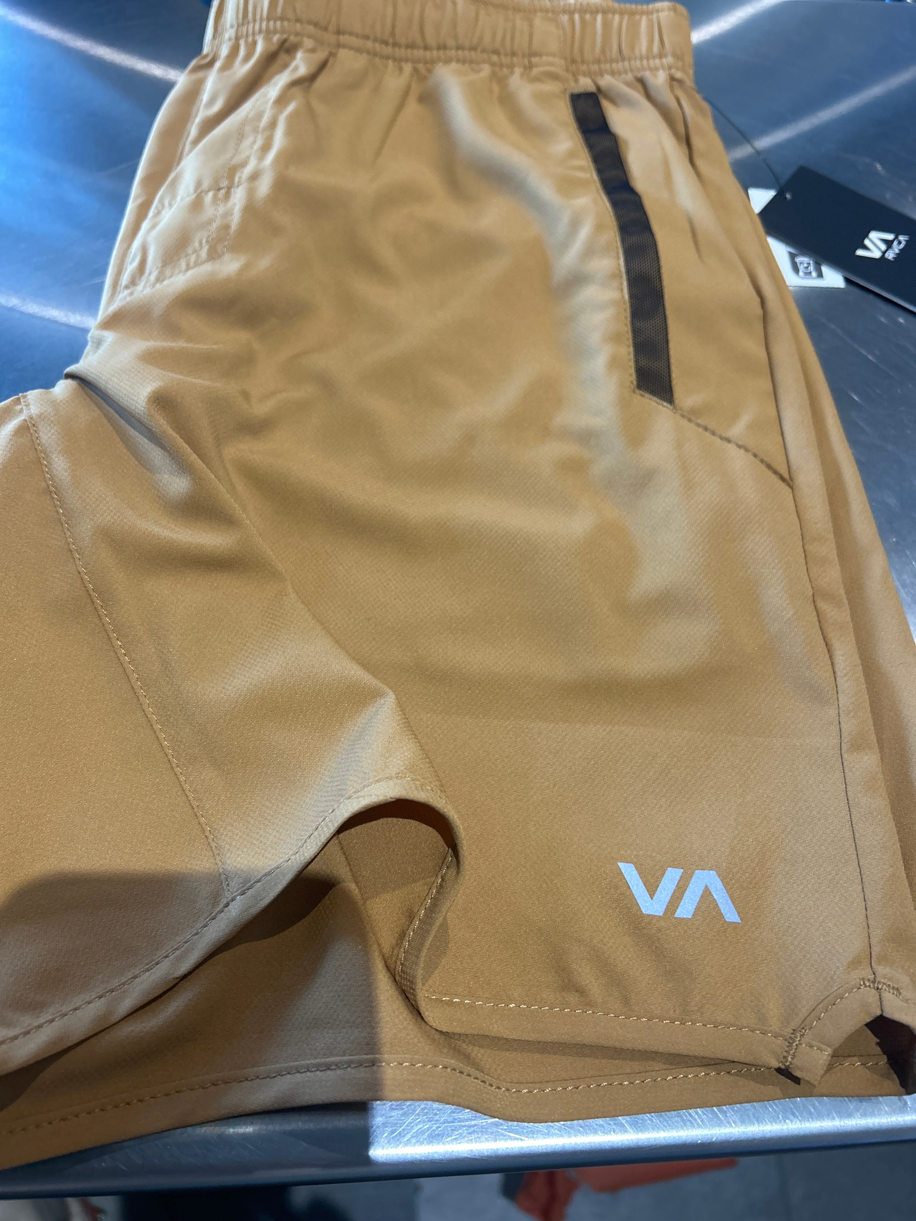 RVCA yogger stretch